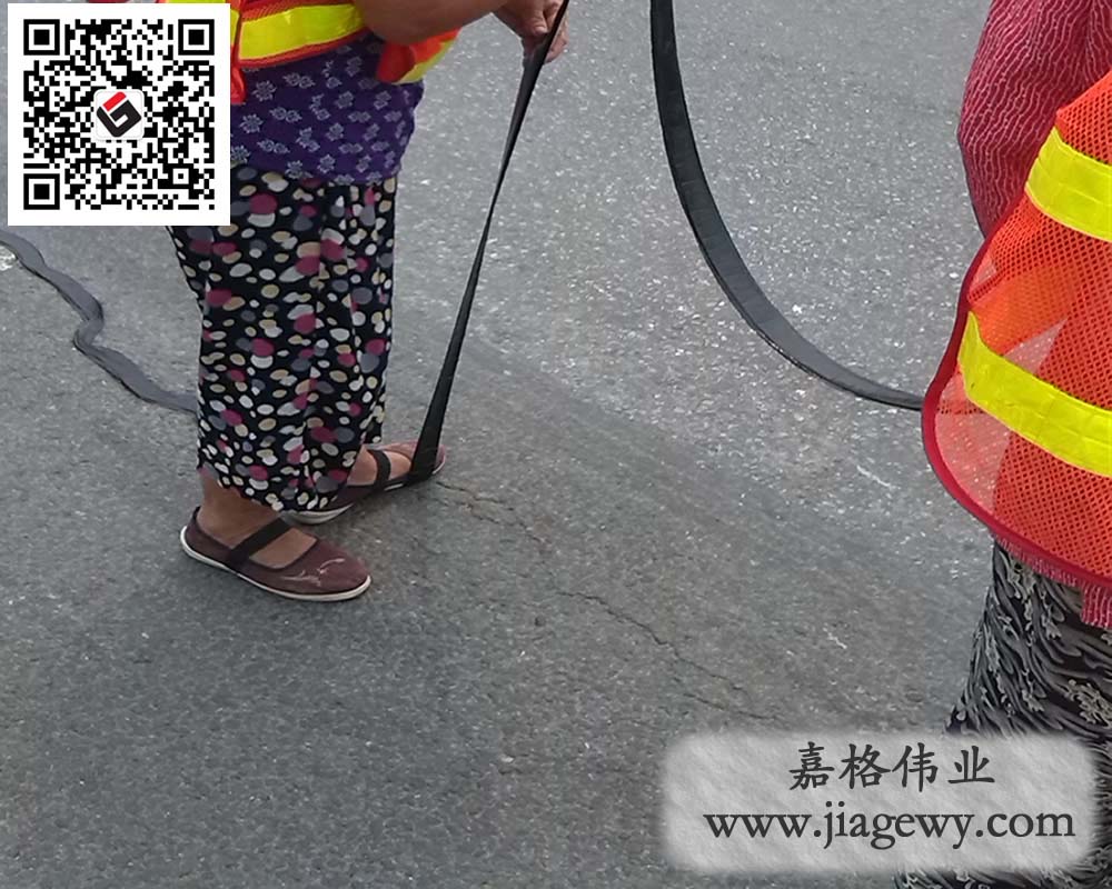 貼縫帶施工省時省力，無需專用設備
