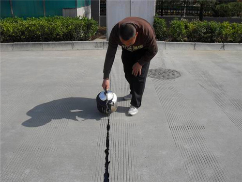 嘉格瀝青道路灌縫膠成為大家一致認(rèn)可的好灌縫材料，這是為什么呢?