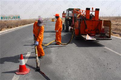 針對道路路面裂縫,應采取什么樣的嘉格灌縫膠進行灌縫處理呢？